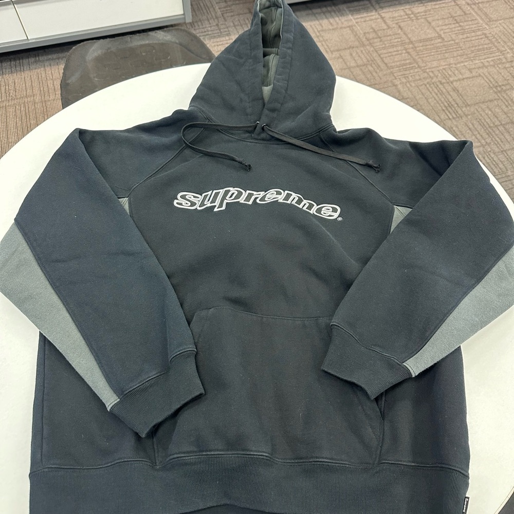 Supreme Men's Black and Gray Hoodie